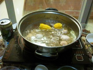 电磁炉上的火锅