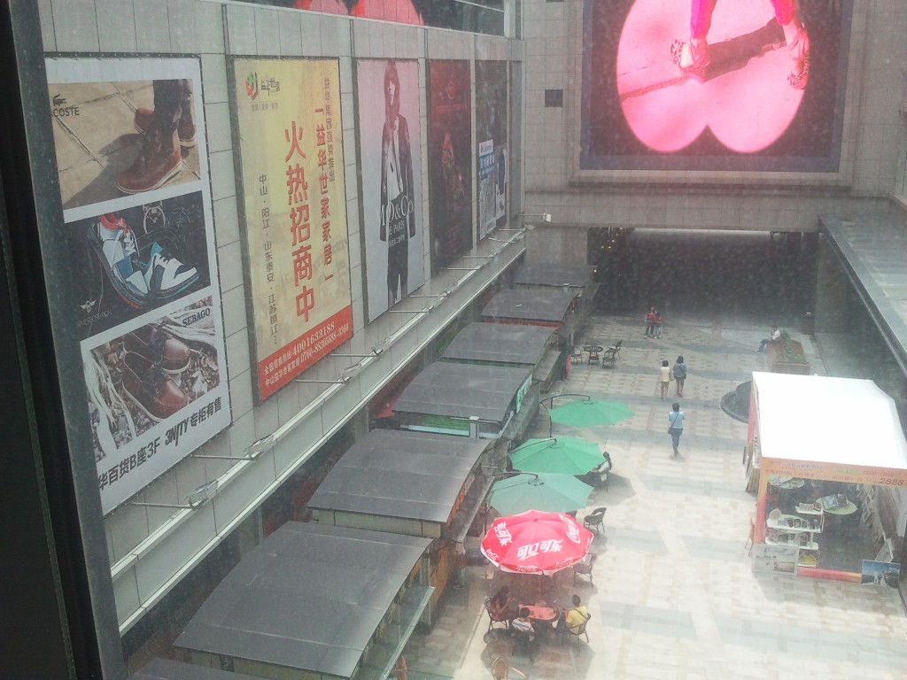 拉丁餐厅窗外