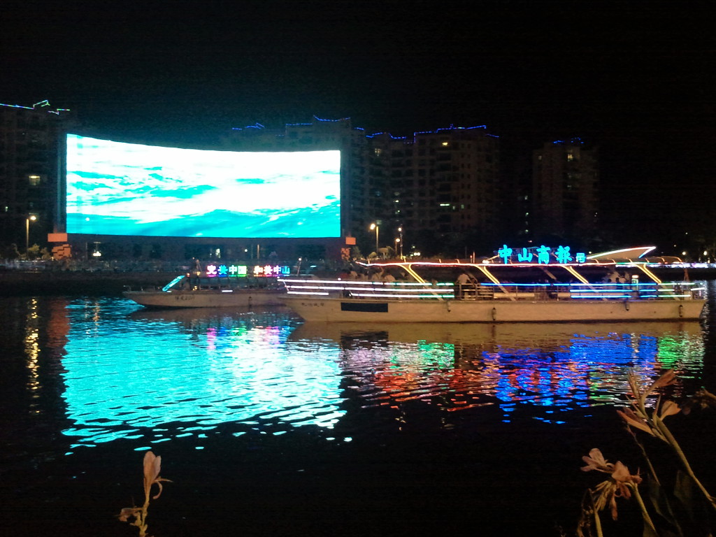 蓝波湾的对岸